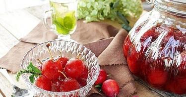 Прозрачное варенье из райских яблок целиком с хвостиками: рецепт бабушек на зиму