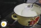 Başlangıç ​​kültüründen ev yapımı yoğurt