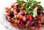 Klasik yengeç salatası tarifi: gerekli malzemeler ve prosedür