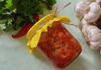 Sterilizasyonsuz tariflere, “parmak yalama” tariflerine ve domates salçalı tariflere göre kabaktan leçonun kışa hazırlanması