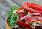Salata Gürcü tarifi akut Gürcü salatası domates ve sosis ile