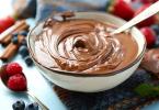 Çikolata sosu: lezzetli narin tatlılar çikolata sosu